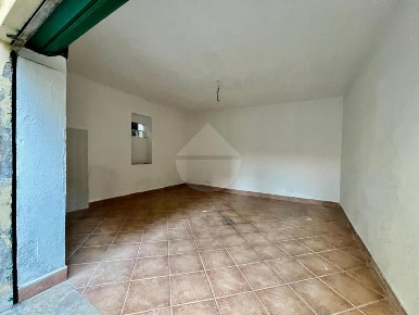 Foto Box in Via Napoli, Ladispoli in vendita