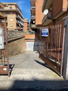 Foto Box in Via Odessa, Pomezia in vendita