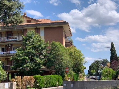 Foto Box in via Anagnina, Roma in vendita