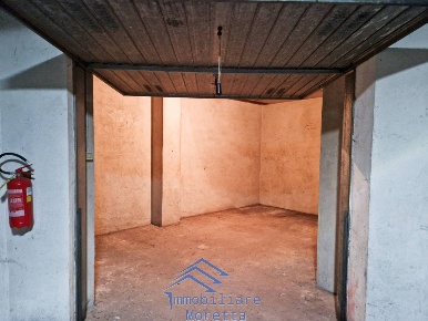 Foto Box a Alba Borgo Piave, Corso Europa, Zona Ferrero di 24 m² in vendita