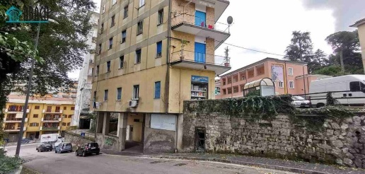 Foto Box in via San Leonardo s.n.c, Avellino di 132 m² in vendita