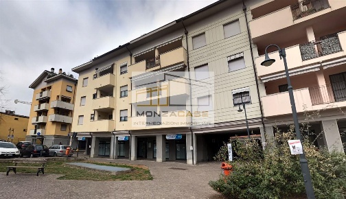 Foto Box in Piazzetta Padre Pio Santo, Lissone in vendita