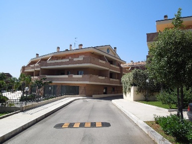 Foto Box in Via Alessandro Vivenza, Roma in vendita