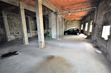 Foto Box a Ragusa di 530 m² in vendita