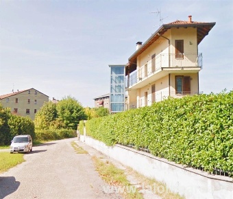 Foto Box in Via Correggio, Monza in vendita