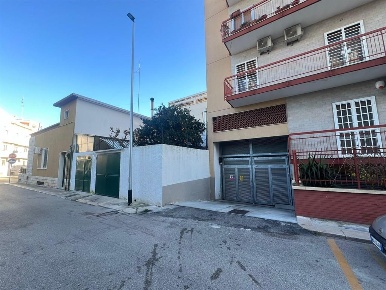 Foto Box in VIA BERSAGLIERE NICOLA DI CRISTO, Modugno di 47 m² con 1 locali