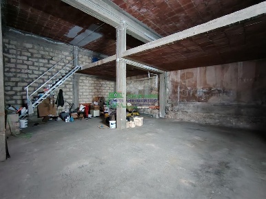 Foto Box in Via Ricasoli, Comiso Centro di 170 m² con 1 locali in vendita