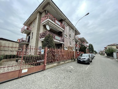 Foto Box in Via sant’ambrogio, Vittuone in vendita