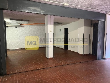 Foto Box in via bovara, Lecco Centro di 42 m² con 1 locali in vendita