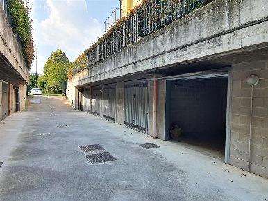 Foto Box in via corelli, Limbiate in vendita