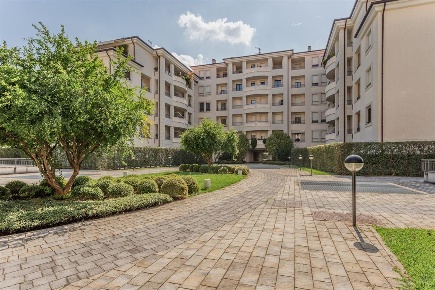 Foto Box in via alberto da giussano, Villa Cortese in vendita