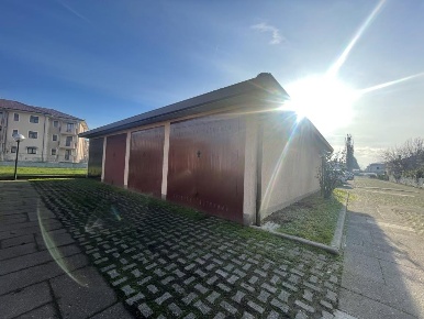 Foto Box in Cavour, Vittuone in vendita