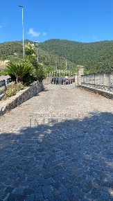 Foto Posti auto in Corso bernardo Leone, Seborga di 324 m² con 9 locali