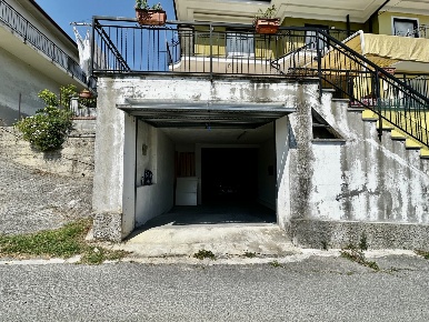 Foto Posti auto in Via A. San Novaro, Diano San Pietro Centro di 92 m²