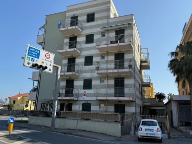 Foto Posti auto in Via Tito Minniti 3, Loano Centro di 25 m² con 1 locali