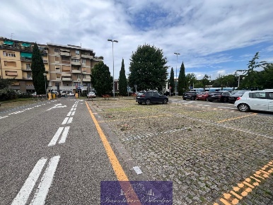 Foto Posti auto in Via Pistoiese, Firenze Brozzi di 50 m² con 1 locali