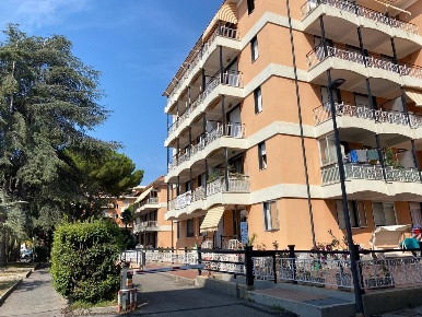 Foto Posti auto in piazza xxv aprile  9, San Bartolomeo al Mare Centro