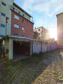 Foto Posti auto in Via Lodovico Scapinelli, Modena di 13 m² con 1 locali