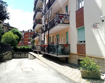 Foto Posti auto in Via St.Martin de C. 179, Aosta Centro di 12 m²