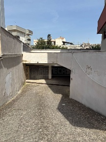 Foto Posti auto in Piazza Vittorio Bachelet 25, Maglie con 1 locali