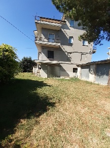 Foto Posti auto in Via Alcide De Gasperi 16, Monsampolo del Tronto