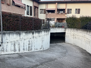 Foto Posti auto in Via Castelfranco, Valsamoggia Bazzano di 15 m²