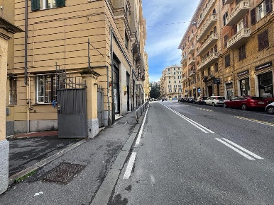 Foto Posti auto in Via Giovanni Torti 44, Genova di 4 m² con 1 locali