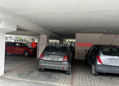 Foto Posti auto a Pomezia di 12 m² in vendita
