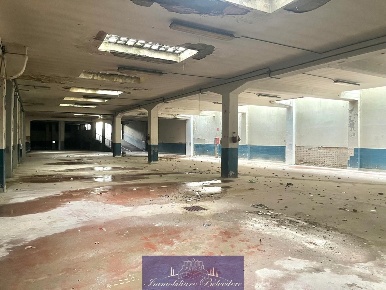 Foto Posti auto in Via Baracca, Firenze Novoli di 2500 m² con 1 locali