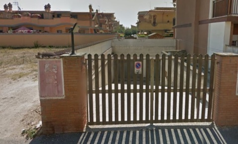 Foto Posti auto in via budapest 8, Pomezia Centro di 65 m² con 1 locali