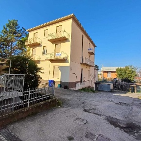 Foto Posti auto a Fornovo di Taro di 125 m² con 1 locali in vendita