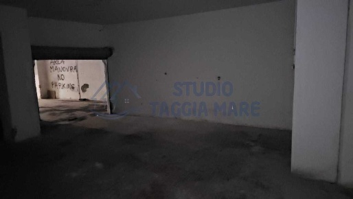 Foto Posti auto in Via della Stazione 149, Taggia Centro di 44 m²