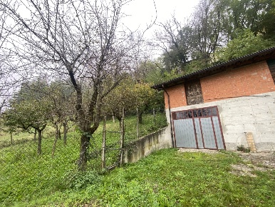 Foto Posti auto a Alta Val Tidone di 22 m² con 3 locali in vendita