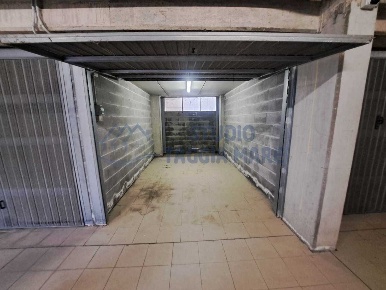 Foto Posti auto in Via Ferdinando Magellano, Taggia Centro di 15 m²