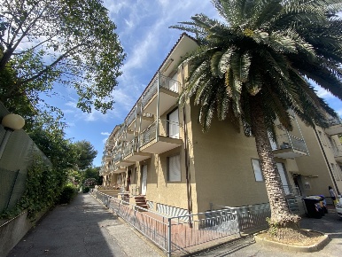 Foto Posti auto in Via al Santuario 2, San Bartolomeo al Mare Centro