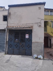 Foto Box in Via spirito santo 76, Adrano di 50 m² con 2 locali in vendita
