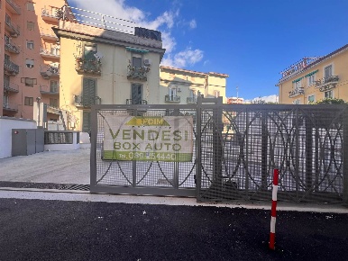 Foto Garage a Salerno Centro di 18 m² con 1 locali in vendita