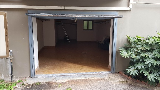 Foto Garage in Via Salvatore Calenda  105, Salerno Carmine Alto di 37 m²