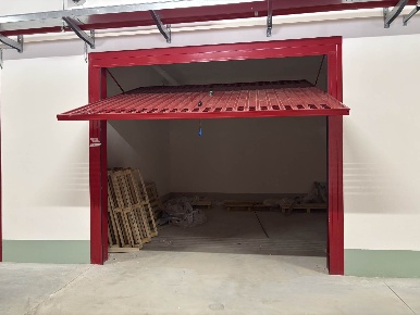 Foto Garage in Viale Stella Maris, Montecorvino Pugliano di 24 m²