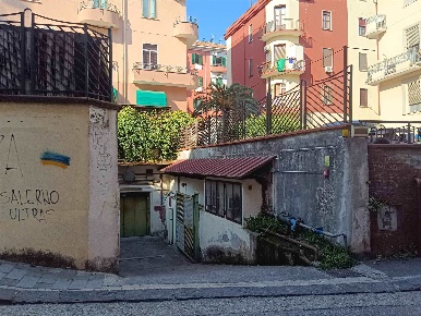 Foto Garage a Salerno Carmine di 20 m² con 1 locali in vendita