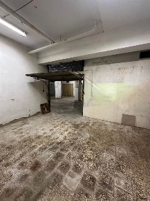 Foto Garage a Cava de' Tirreni Centro di 30 m² con 1 locali in vendita