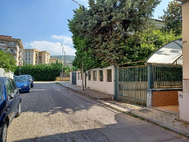 Foto Garage in Via Pindemonte 12, Battipaglia Centro di 30 m² con 1 locali