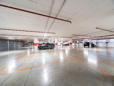 Foto Garage in Via Daverio 7, Milano in vendita
