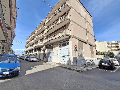 Foto Garage in Via Fratelli Rosselli 19, Noci Centro di 60 m² con 1 locali