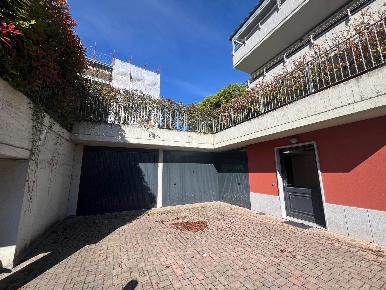 Foto Garage in Via Lusardi, Sondrio Centro di 35 m² con 1 locali in vendita