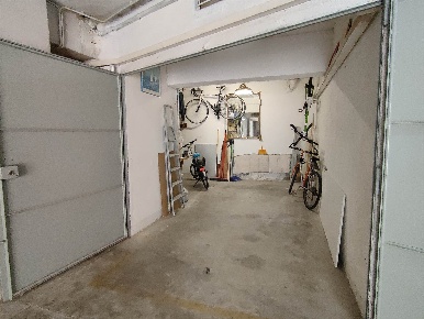 Foto Garage in Strada Montà dei Guisci  16, Sanremo Foce - Semeria di 16 m²