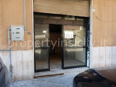 Foto Garage in Via Rosolini 15, Siracusa Santa Panagia - Teracati di 22 m²