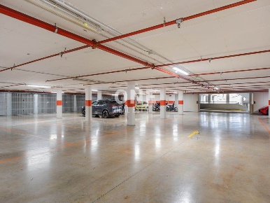 Foto Garage in Via Daverio 7, Milano in vendita