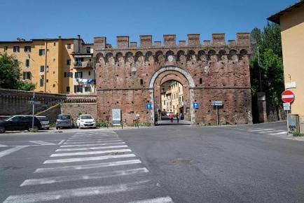Foto Garage a Siena Ravacciano di 16 m² con 1 locali in vendita