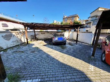 Foto Garage a Firenze Novoli di 15 m² con 1 locali in vendita